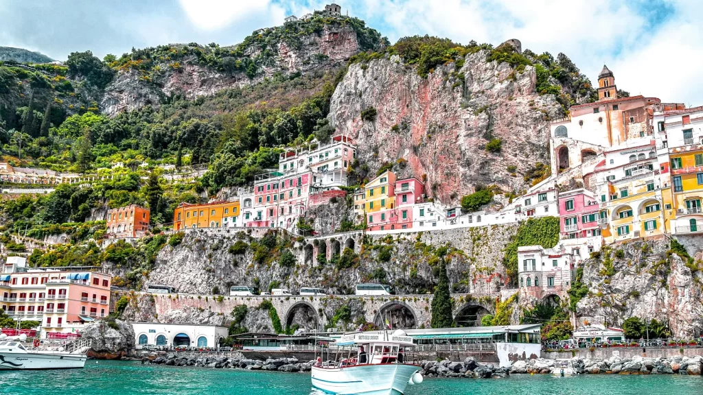 Kota-Kota Menawan di Amalfi Coast