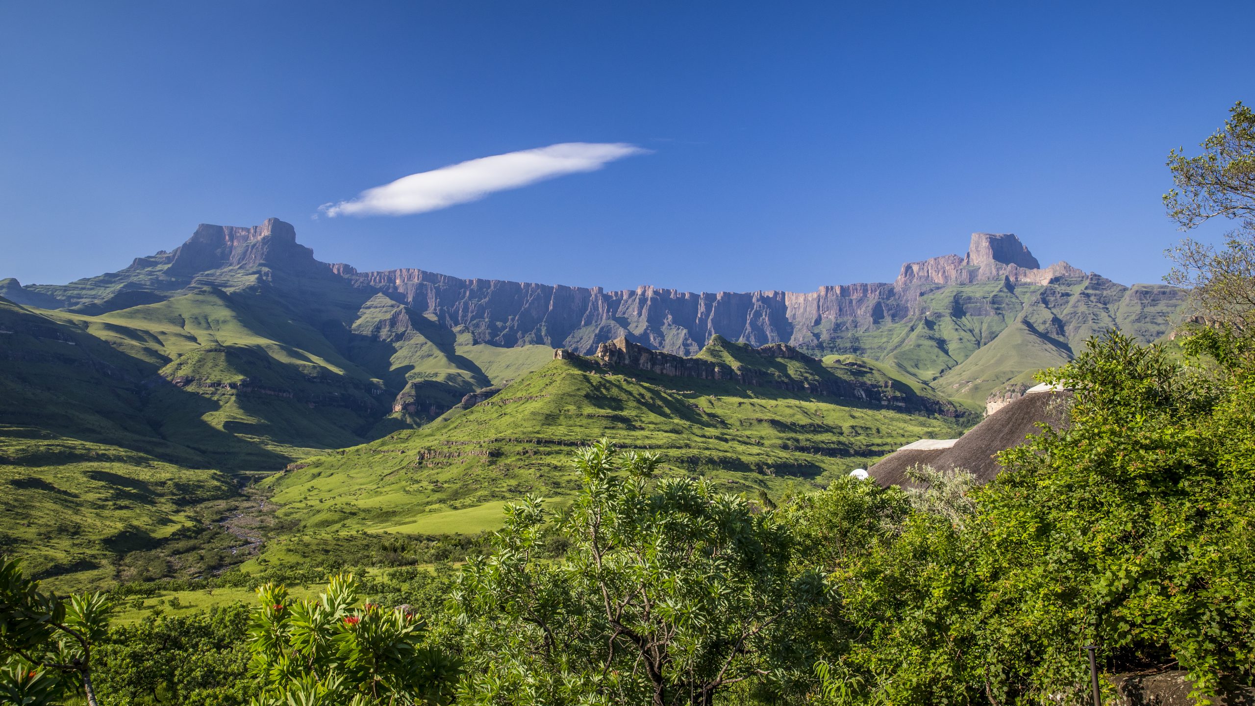 San rock art on cliffs in the Drakensberg Mountains 