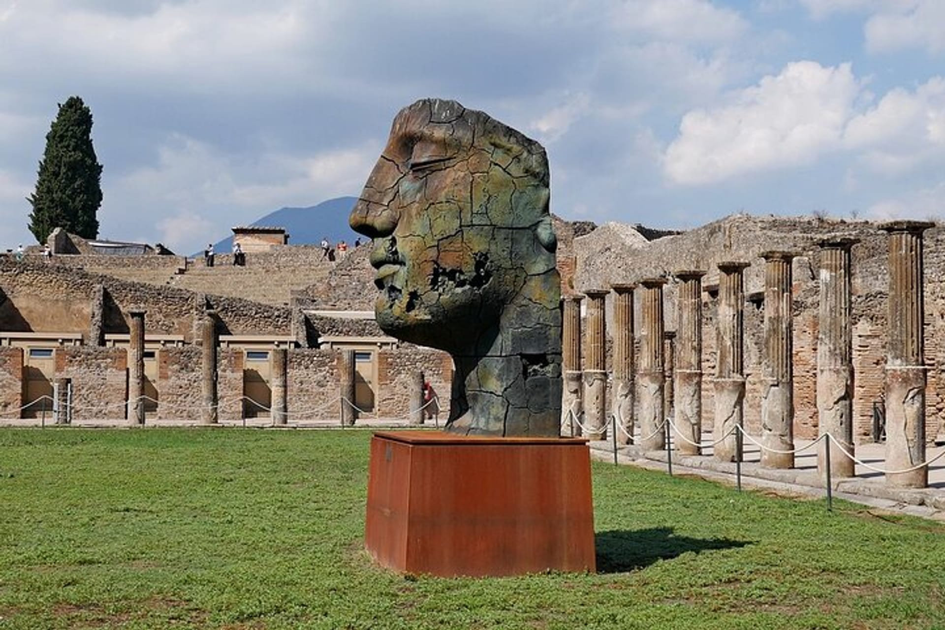 Upaya Konservasi dan Tantangan di Archaeological Park of Pompeii