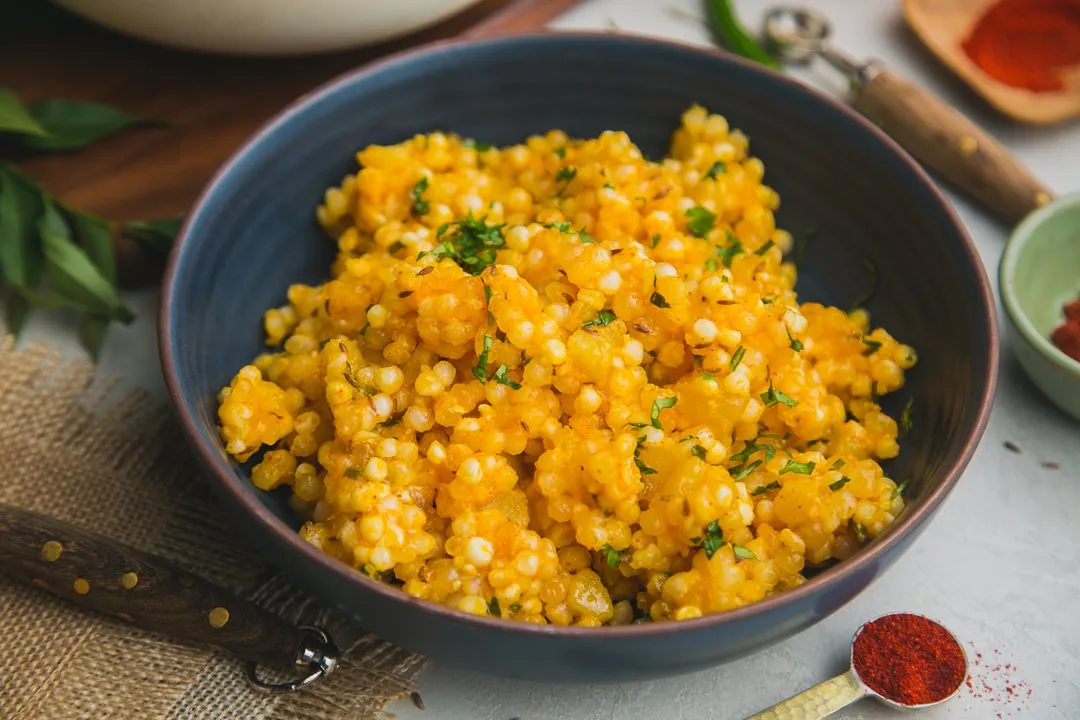 Sabudana Khichdi with a sprinkle of roasted peanuts on top 