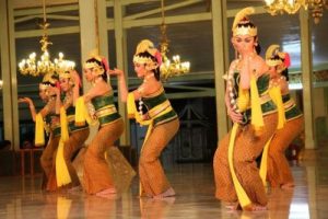 Tari Gambyong: Kenalan dengan Tari Tradisional yang Bikin Hati Adem