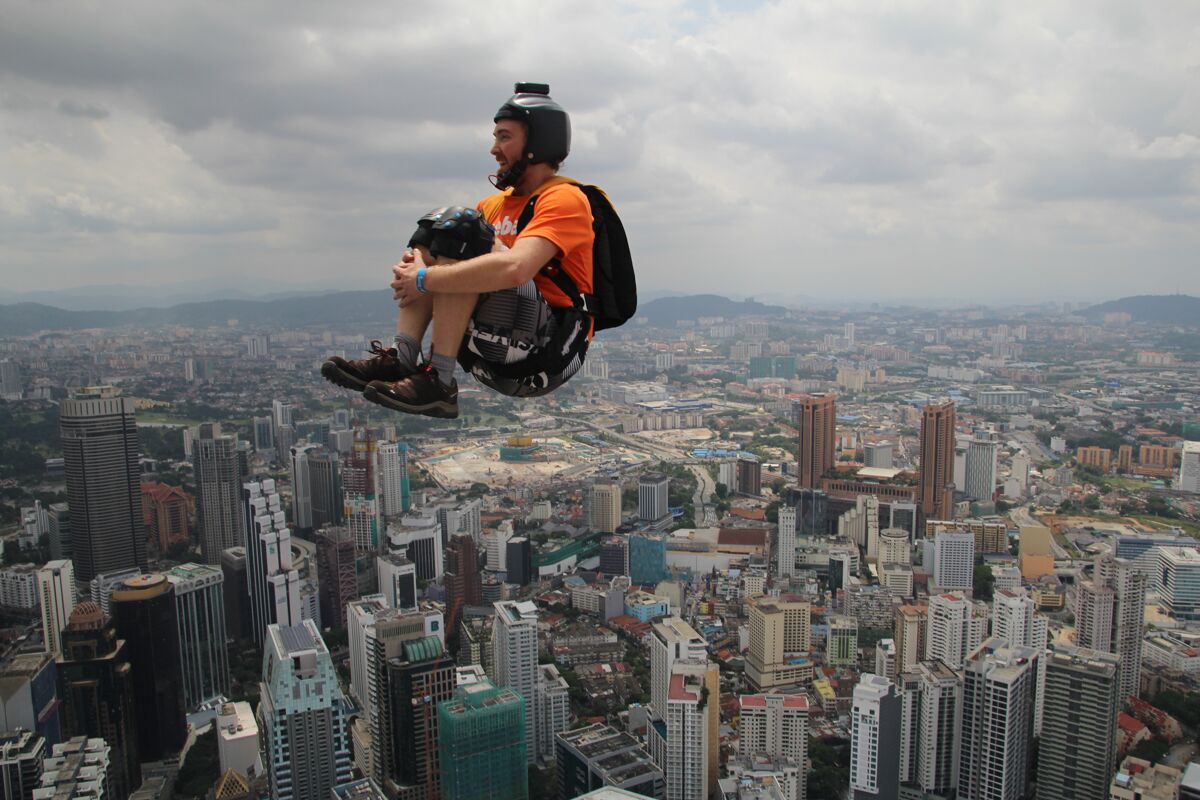 Evolusi Base Jumping dari Eksperimen ke Komunitas Global