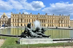 Istana Versailles: Jejak Kemewahan, Kekuasaan, dan Cerita yang Tak Pernah Usai