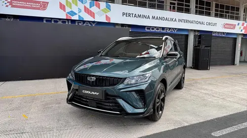 Geely Coolray Meluncur