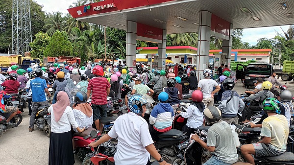 Antri BBM Medan