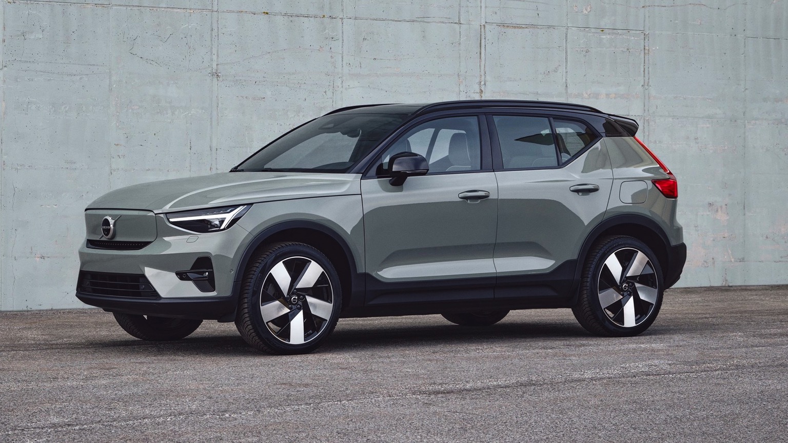 Desain Kompak Volvo XC40 Recharge dengan Karakter Premium