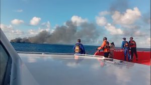 KMP Putri Yasmin Terbakar di Selat Lombok, Kepanikan Penumpang dan Operasi Penyelamatan Jadi Sorotan